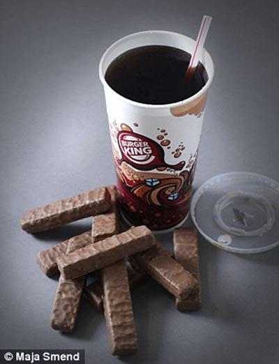 Lượng đường trong 1 cốc nước uống có ga này tương đương với 9 thanh bánh sô-cô-la sữa (79,5g đường)