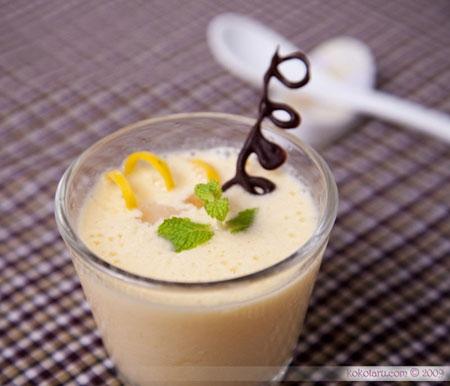 Pha chế sinh tố ổi, dứa, dâu tây