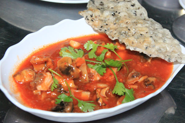 Ốc thập cẩm sốt chua ngọt