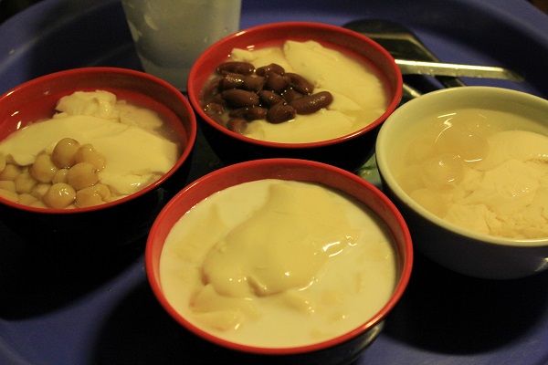 Đi thưởng thức t&agrave;o phớ v&agrave; tr&agrave; sữa Th&aacute;i phố H&agrave;ng Than 5