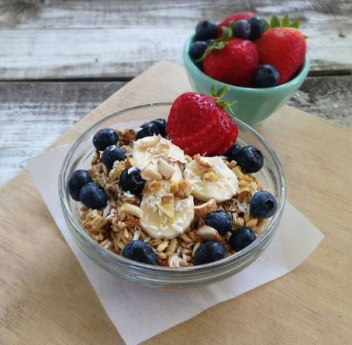 Ngũ cốc trộn hoa quả