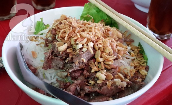 Qu&aacute;n b&uacute;n b&ograve; Nam Bộ ở phố Phan Bội Ch&acirc;u 1