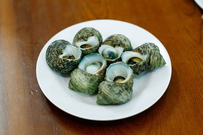 Ốc mặt trăng hay ốc mắt ngọc