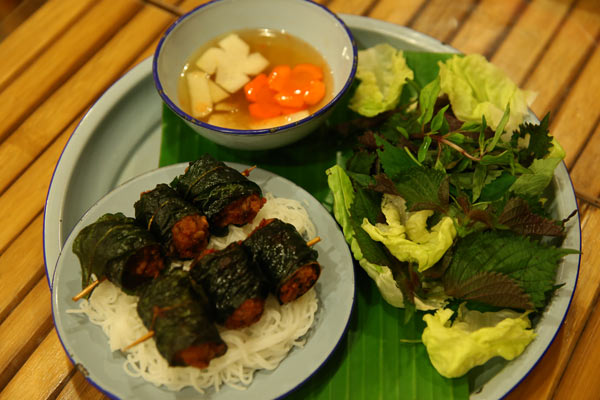 B&uacute;n chả l&aacute; xương s&ocirc;ng hấp