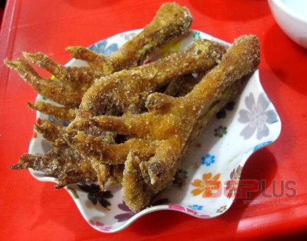 Ch&acirc;n g&agrave; rang muối