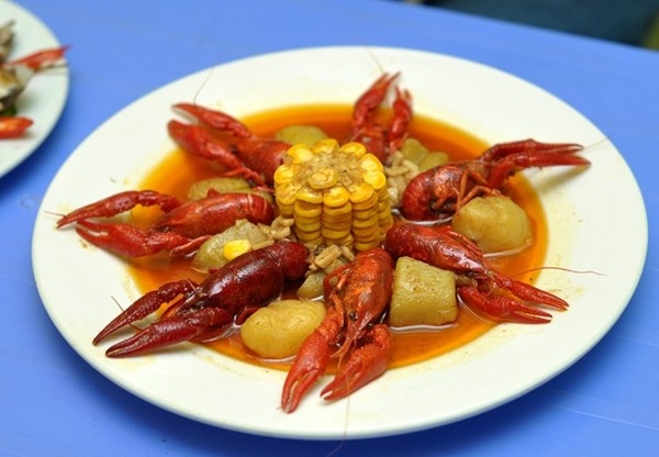 T&ocirc;m h&ugrave;m đất ng&otilde; Tr&agrave;ng Tiền