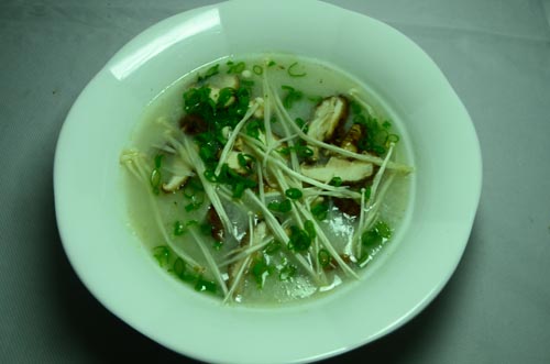 Ch&aacute;o vịt nấu nấm