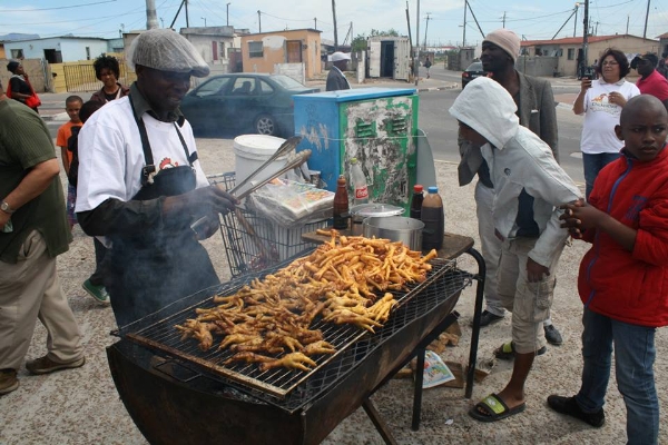 Ch&acirc;n g&agrave; bụi