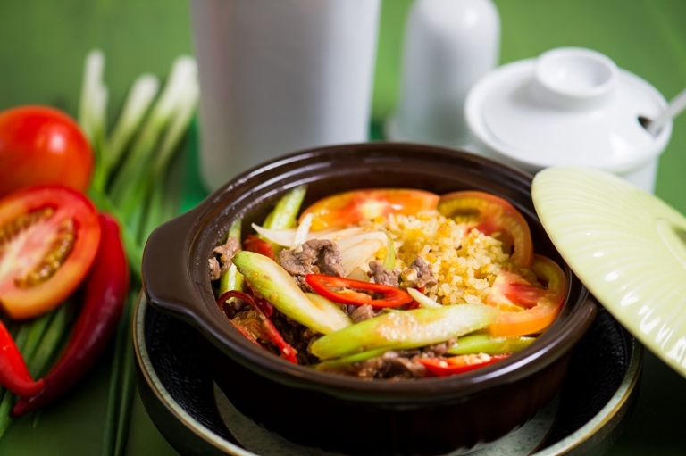 Cơm b&ograve; thố