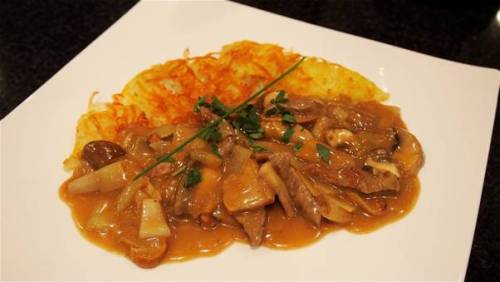 Thịt b&ecirc; nấu kiểu Zurich