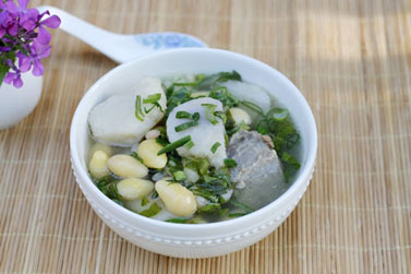 Đuôi bò hầm bạch quả và khoai sọ bổ dưỡng